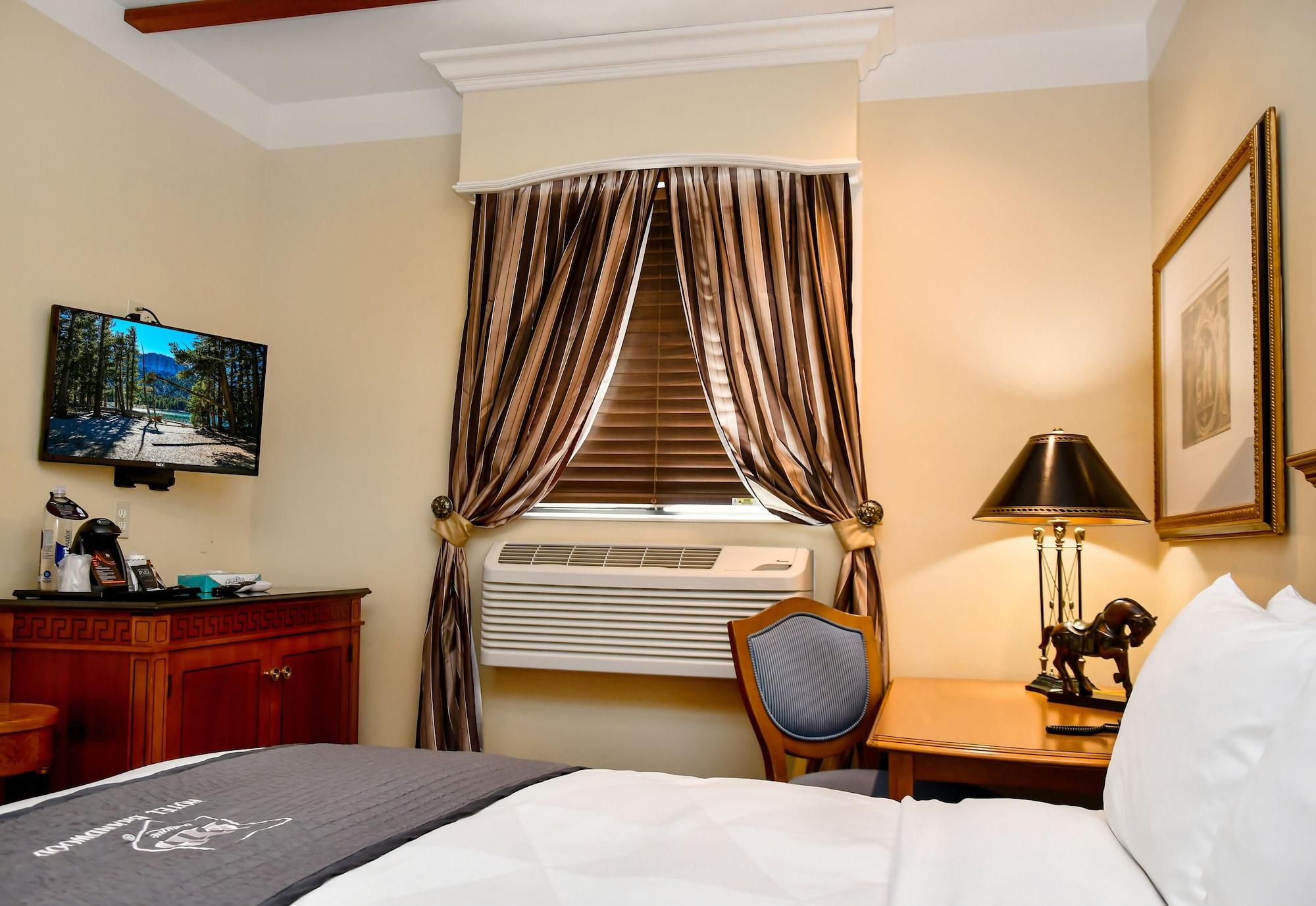 Brand Plaza 3* Glendale