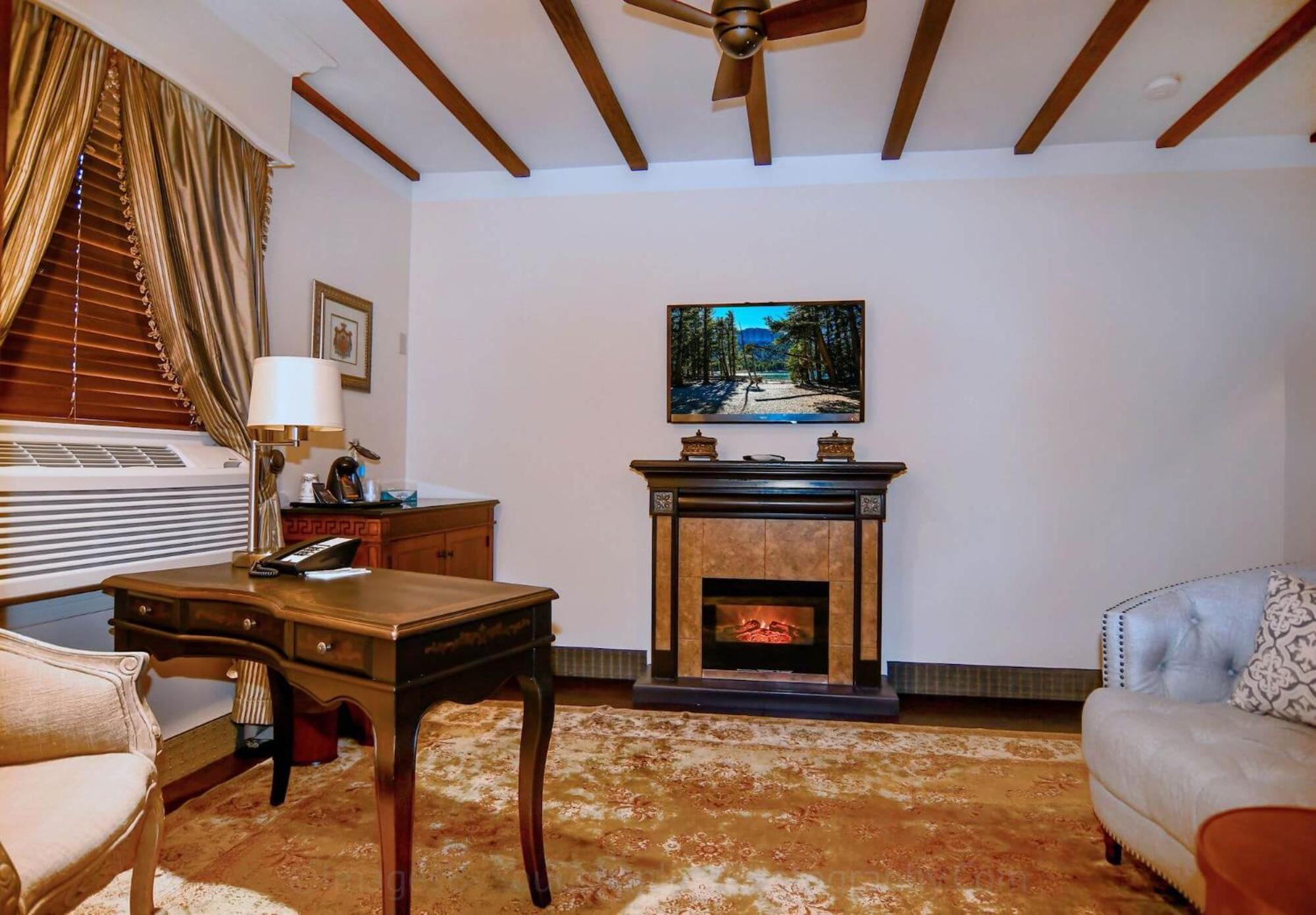 Hotel Brand Plaza Glendale